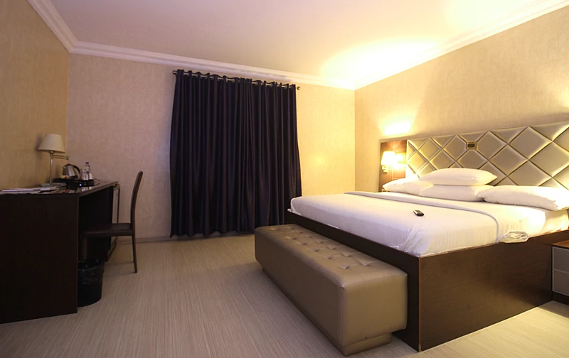 /web/uploads/116/Chesney Hotel/header-images/gold plus2.jpg